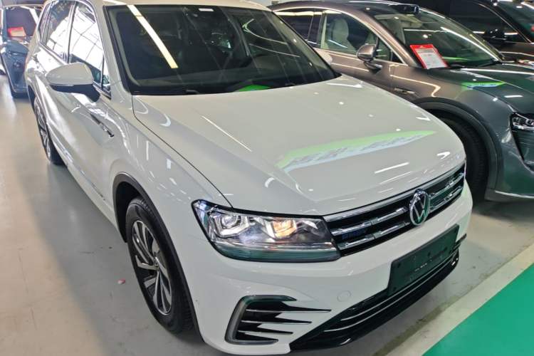 Used Volkswagen Tiguan L New Energy 2021 430 PHEV Plug-in Hybrid Prestige Edition Front Right 45 Deg