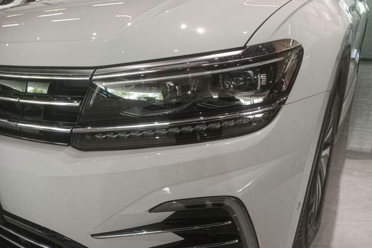 Used Volkswagen Tiguan L New Energy 2021 430 PHEV Plug-in Hybrid Flagship Edition Left Front Headlight
