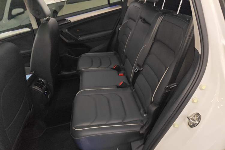 Used Volkswagen Tiguan L New Energy 2021 430 PHEV Plug-in Hybrid Flagship Edition Left Rear Seat