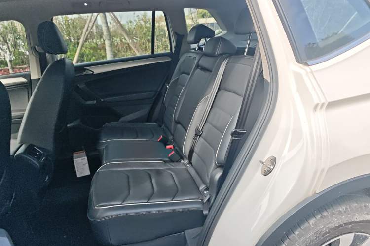Used Volkswagen Tiguan L New Energy 2021 430 PHEV Plug-in Hybrid Flagship Edition Left Rear Seat
