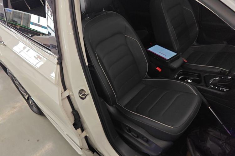 Used Volkswagen Tiguan L New Energy 2021 430 PHEV Plug-in Hybrid Flagship Edition Right Front Seat