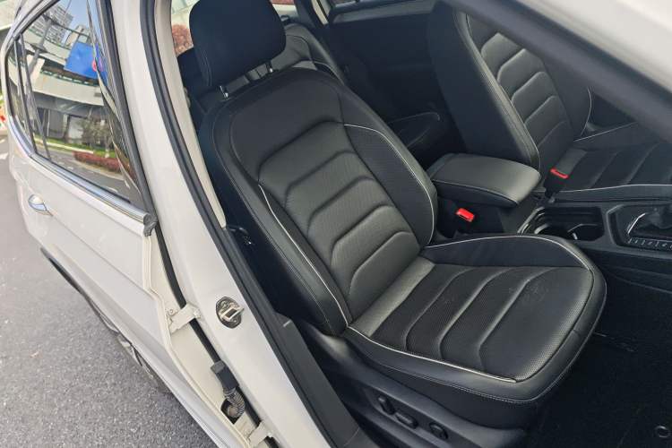 Used Volkswagen Tiguan L New Energy 2021 430 PHEV Plug-in Hybrid Flagship Edition Right Front Seat