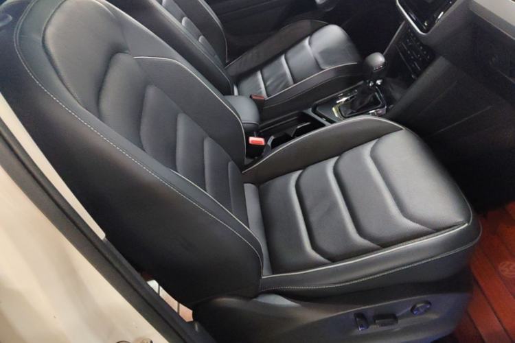 Used Volkswagen Tiguan L New Energy 2021 430 PHEV Plug-in Hybrid Prestige Edition Right Front Seat