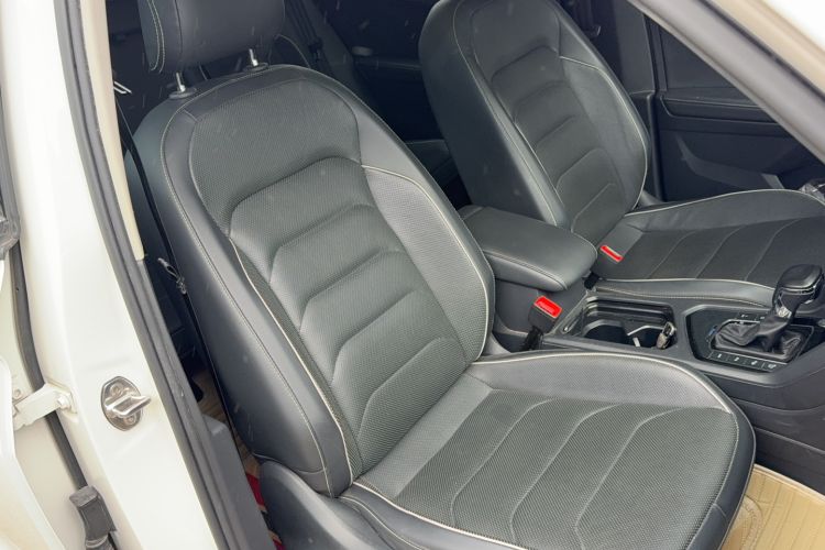Used Volkswagen Tiguan L New Energy 2021 430 PHEV Plug-in Hybrid Flagship Edition Right Front Seat