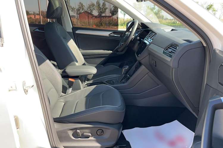 Used Volkswagen Tiguan L New Energy 2021 430 PHEV Plug-in Hybrid Flagship Edition Right Front Seat