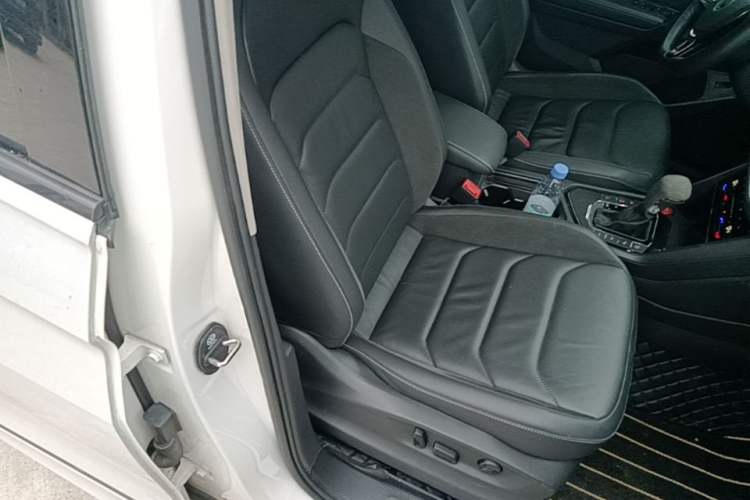 Used Volkswagen Tiguan L New Energy 2021 430 PHEV Plug-in Hybrid Prestige Edition Right Front Seat