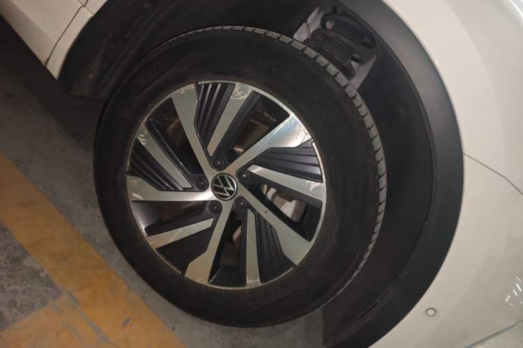 Used Volkswagen Tiguan L New Energy 2021 430 PHEV Plug-in Hybrid Flagship Edition Right Front Wheel Hub