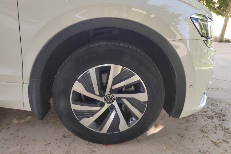 Used Volkswagen Tiguan L New Energy 2021 430 PHEV Plug-in Hybrid Flagship Edition Right Front Wheel Hub