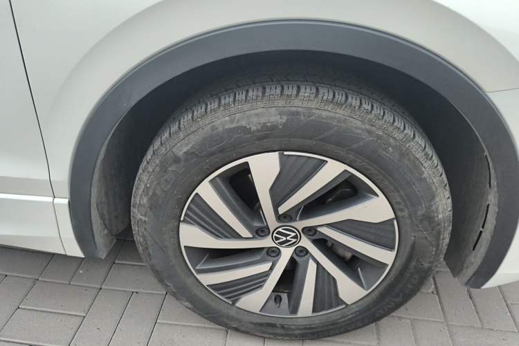 Used Volkswagen Tiguan L New Energy 2021 430 PHEV Plug-in Hybrid Flagship Edition Right Front Wheel Hub