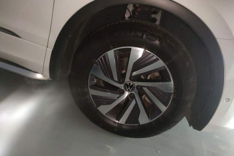 Used Volkswagen Tiguan L New Energy 2021 430 PHEV Plug-in Hybrid Flagship Edition Right Front Wheel Hub
