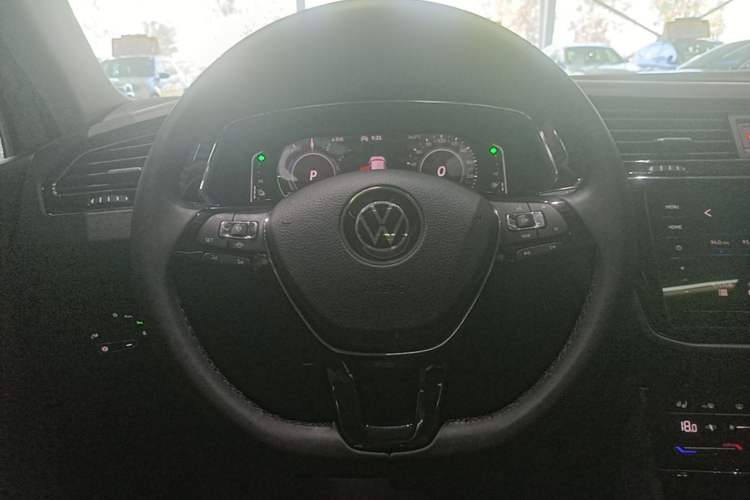 Used Volkswagen Tiguan L New Energy 2021 430 PHEV Plug-in Hybrid Flagship Edition Steering Wheel