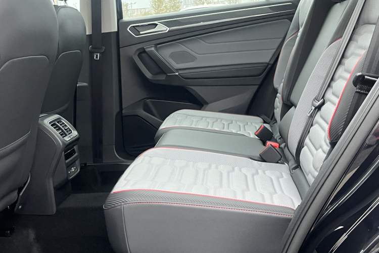 Used Volkswagen Tiguan L New Energy 2022 430 PHEV Plug-in Hybrid Flagship Edition Interior 6