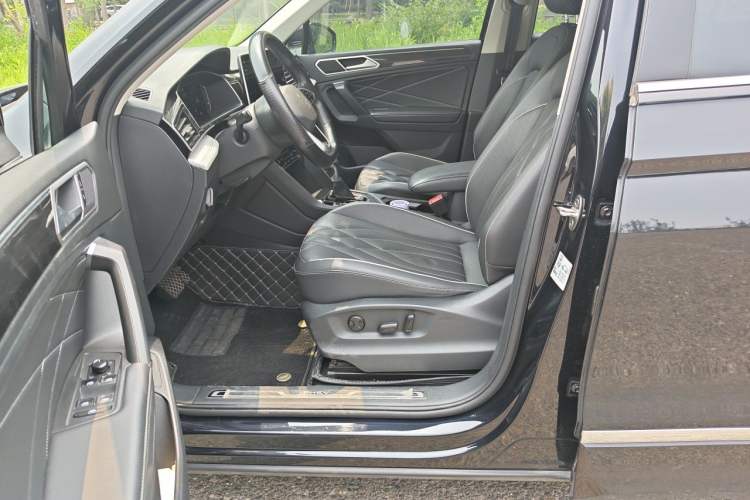 Used Volkswagen Tiguan L New Energy 2022 430 PHEV Plug-in Hybrid Prestige Edition Left Front Seat