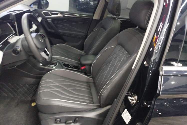 Used Volkswagen Tiguan L New Energy 2022 430 PHEV Plug-in Hybrid Prestige Edition Left Front Seat