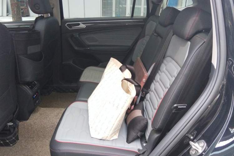 Used Volkswagen Tiguan L New Energy 2022 430 PHEV Plug-in Hybrid Flagship Edition Left Rear Seat