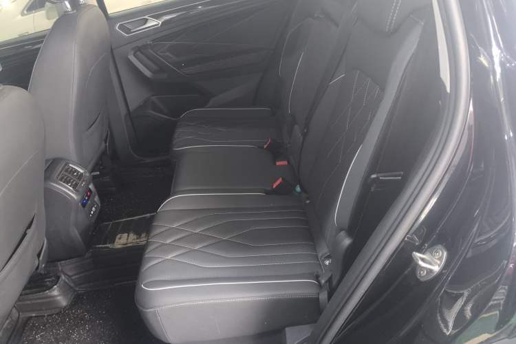 Used Volkswagen Tiguan L New Energy 2022 430 PHEV Plug-in Hybrid Prestige Edition Left Rear Seat