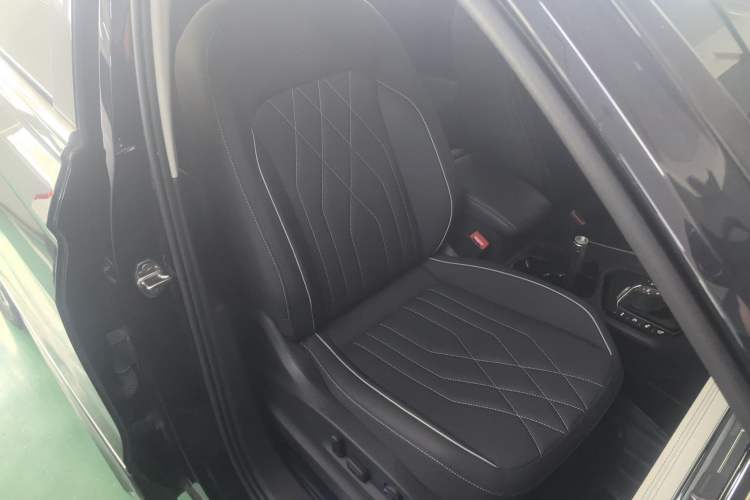 Used Volkswagen Tiguan L New Energy 2022 430 PHEV Plug-in Hybrid Prestige Edition Right Front Seat