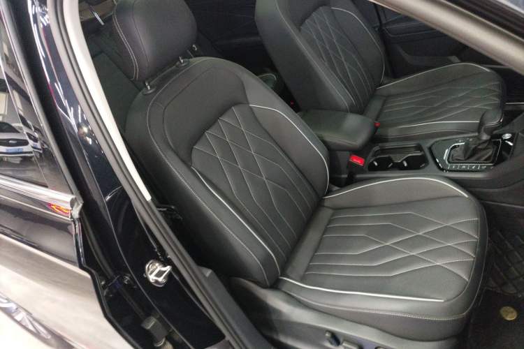 Used Volkswagen Tiguan L New Energy 2022 430 PHEV Plug-in Hybrid Prestige Edition Right Front Seat