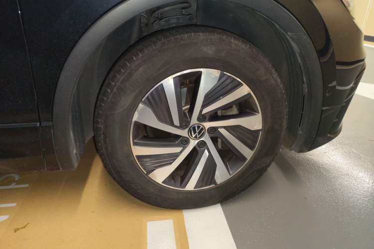 Used Volkswagen Tiguan L New Energy 2022 430 PHEV Plug-in Hybrid Flagship Edition Right Front Wheel Hub