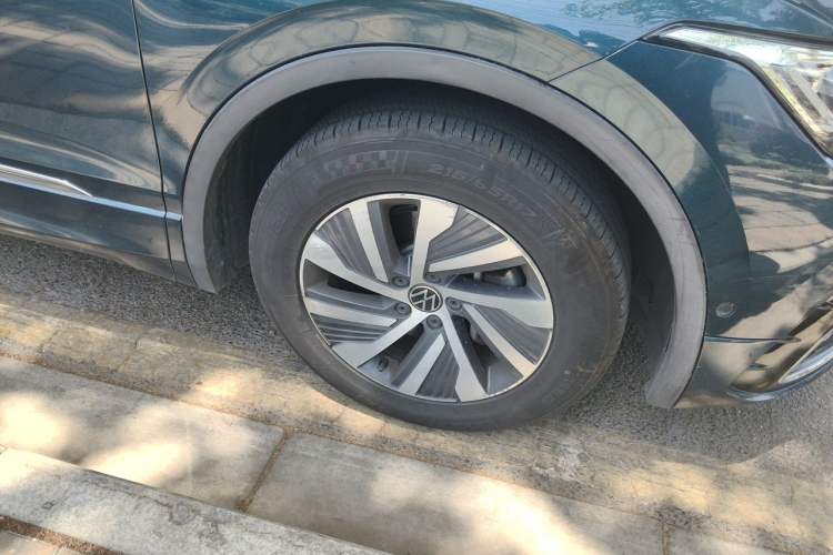 Used Volkswagen Tiguan L New Energy 2022 430 PHEV Plug-in Hybrid Flagship Edition Right Front Wheel Hub