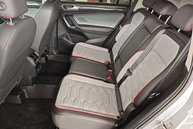 Used Volkswagen Tiguan L New Energy 2022 430 PHEV Plug-in Hybrid Flagship Edition Left Rear Seat