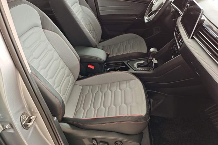 Used Volkswagen Tiguan L New Energy 2022 430 PHEV Plug-in Hybrid Flagship Edition Right Front Seat