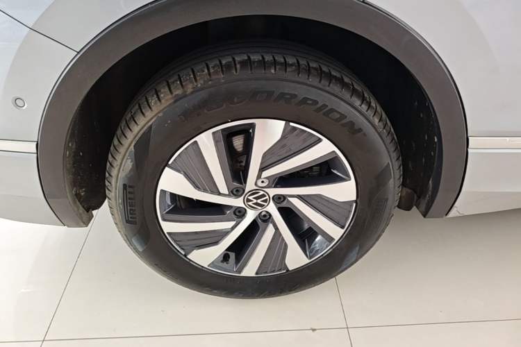 Used Volkswagen Tiguan L New Energy 2022 430 PHEV Plug-in Hybrid Flagship Edition Right Rear Wheel Hub