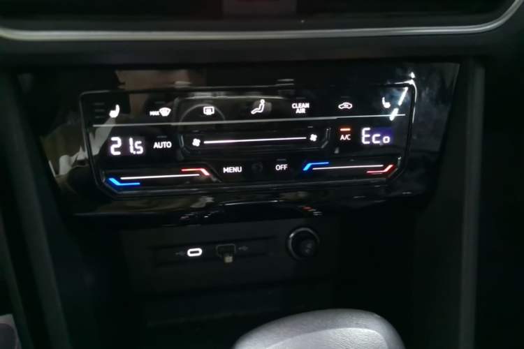 Used Volkswagen Tiguan L New Energy 2022 430 PHEV Plug-in Hybrid Flagship Edition Audio And AC Panel