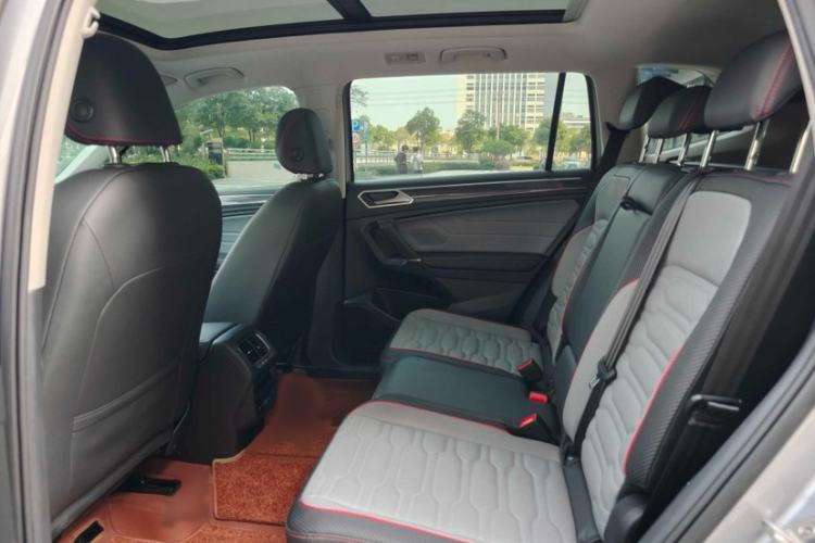 Used Volkswagen Tiguan L New Energy 2022 430 PHEV Plug-in Hybrid Prestige Edition Interior 3