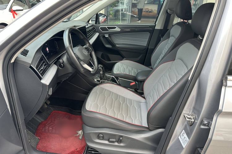 Used Volkswagen Tiguan L New Energy 2022 430 PHEV Plug-in Hybrid Flagship Edition Interior 4