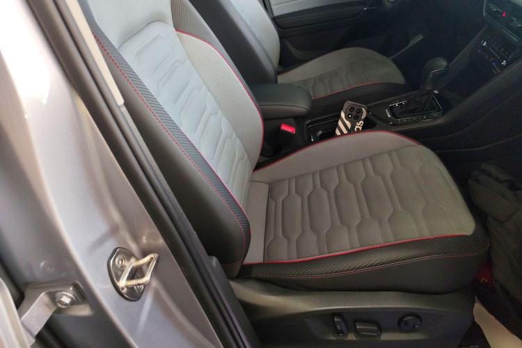 Used Volkswagen Tiguan L New Energy 2022 430 PHEV Plug-in Hybrid Flagship Edition Right Front Seat
