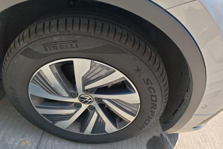 Used Volkswagen Tiguan L New Energy 2022 430 PHEV Plug-in Hybrid Flagship Edition Right Front Wheel Hub