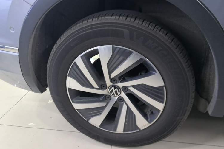 Used Volkswagen Tiguan L New Energy 2022 430 PHEV Plug-in Hybrid Flagship Edition Right Rear Wheel Hub