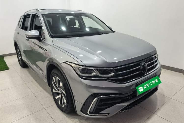 Used Volkswagen Tiguan L New Energy 2022 430 PHEV Plug-in Hybrid Flagship Edition Front Right 45 Deg