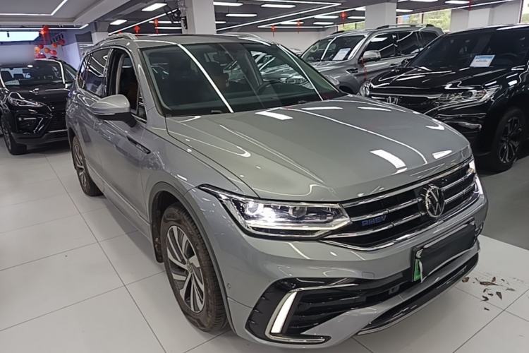 Used Volkswagen Tiguan L New Energy 2022 430 PHEV Plug-in Hybrid Prestige Edition Front Right 45 Deg