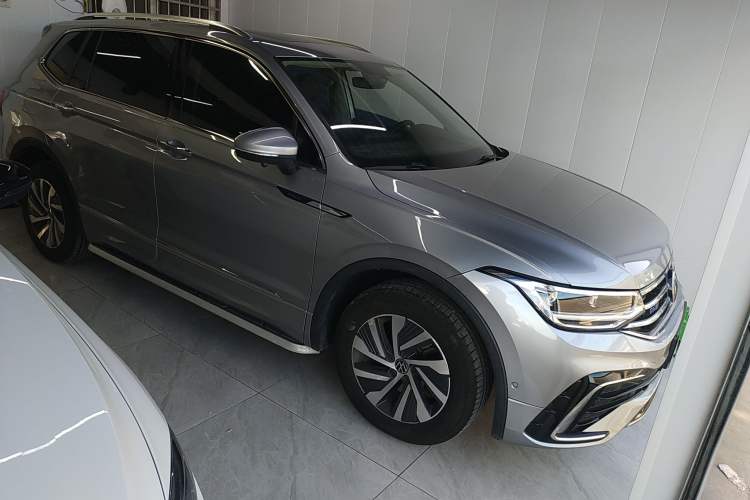 Used Volkswagen Tiguan L New Energy 2022 430 PHEV Plug-in Hybrid Flagship Edition Front Right 45 Deg