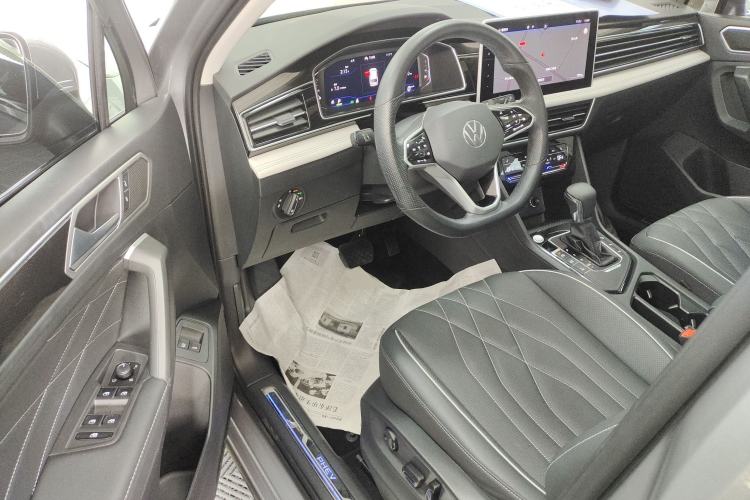 Used Volkswagen Tiguan L New Energy 2022 430 PHEV Plug-in Hybrid Prestige Edition Interior 3