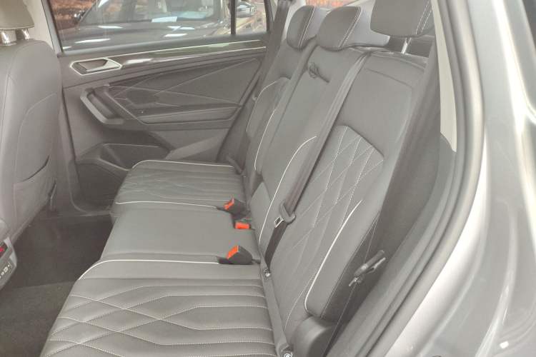 Used Volkswagen Tiguan L New Energy 2022 430 PHEV Plug-in Hybrid Prestige Edition Interior 4
