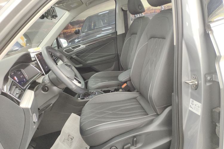 Used Volkswagen Tiguan L New Energy 2022 430 PHEV Plug-in Hybrid Prestige Edition Left Front Seat