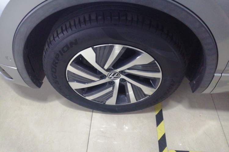 Used Volkswagen Tiguan L New Energy 2022 430 PHEV Plug-in Hybrid Flagship Edition Left Front Wheel Hub