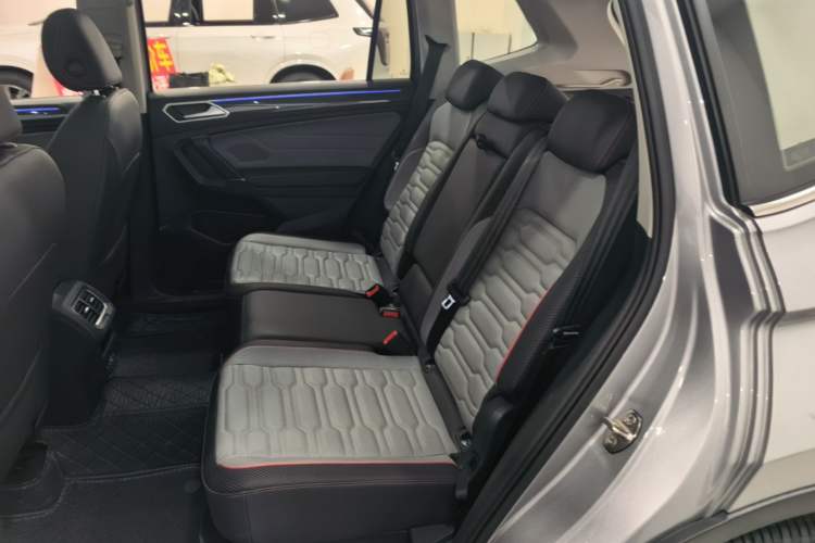 Used Volkswagen Tiguan L New Energy 2022 430 PHEV Plug-in Hybrid Flagship Edition Left Rear Seat