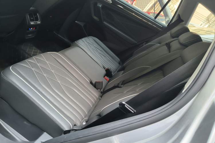 Used Volkswagen Tiguan L New Energy 2022 430 PHEV Plug-in Hybrid Prestige Edition Left Rear Seat