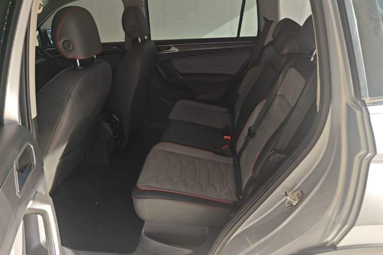 Used Volkswagen Tiguan L New Energy 2022 430 PHEV Plug-in Hybrid Flagship Edition Left Rear Seat