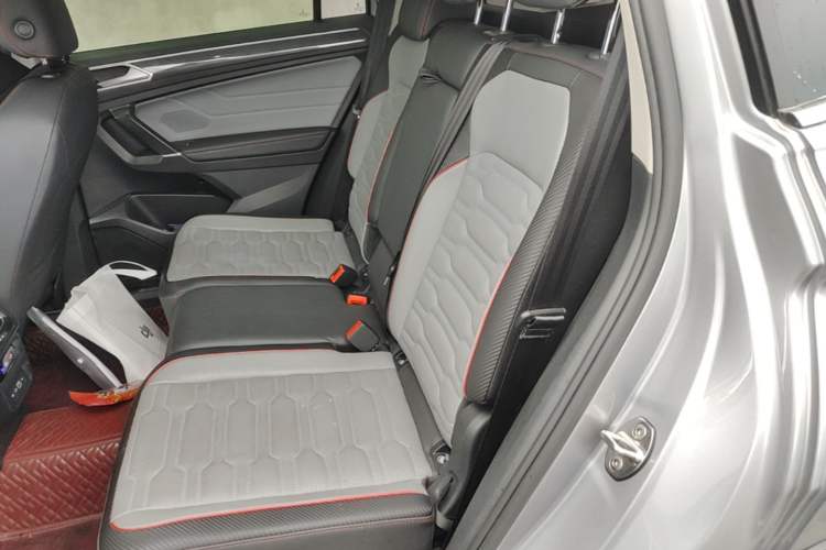 Used Volkswagen Tiguan L New Energy 2022 430 PHEV Plug-in Hybrid Prestige Edition Left Rear Seat