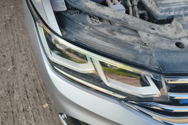 Used Volkswagen Tiguan L New Energy 2022 430 PHEV Plug-in Hybrid Flagship Edition Right Front Headlight