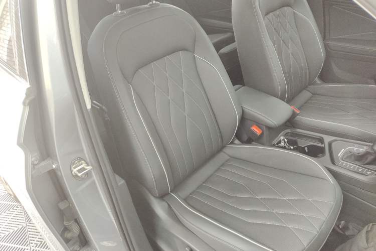 Used Volkswagen Tiguan L New Energy 2022 430 PHEV Plug-in Hybrid Prestige Edition Right Front Seat