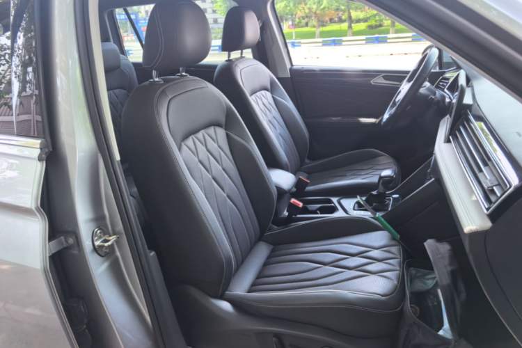 Used Volkswagen Tiguan L New Energy 2022 430 PHEV Plug-in Hybrid Prestige Edition Right Front Seat