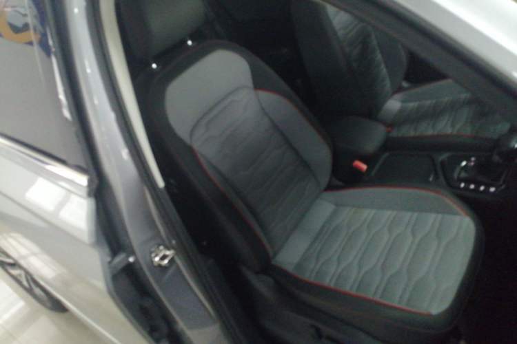 Used Volkswagen Tiguan L New Energy 2022 430 PHEV Plug-in Hybrid Flagship Edition Right Front Seat