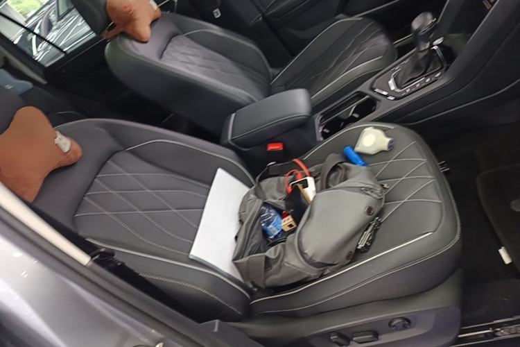 Used Volkswagen Tiguan L New Energy 2022 430 PHEV Plug-in Hybrid Prestige Edition Right Front Seat
