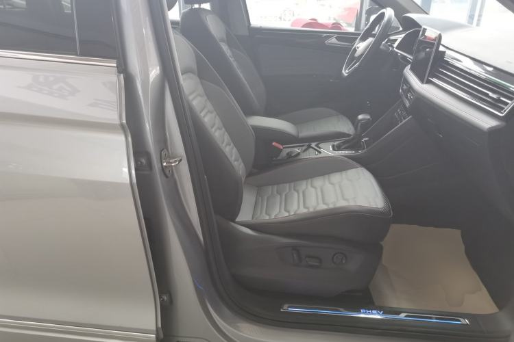 Used Volkswagen Tiguan L New Energy 2022 430 PHEV Plug-in Hybrid Flagship Edition Right Front Seat